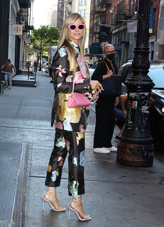 Heidi Klum feet photo thumbnail