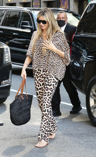 Heidi Klum feet photo thumbnail