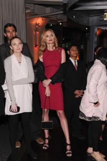Heather Graham feet photo thumbnail