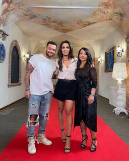 Caterina Balivo feet photo thumbnail
