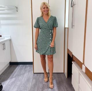 Holly Willoughby feet photo thumbnail