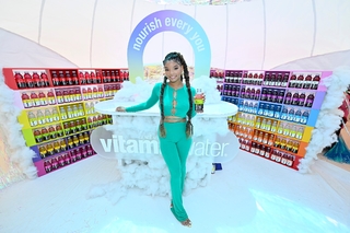 Halle Bailey feet photo thumbnail