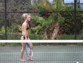 Hayden Panettiere feet photo thumbnail