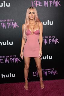 Megan Fox feet photo thumbnail