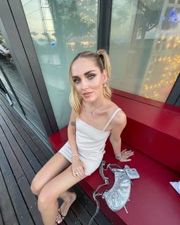 Chiara Ferragni feet photo thumbnail