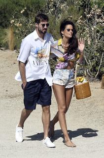 Izabel Goulart feet photo thumbnail