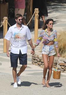 Izabel Goulart feet photo thumbnail