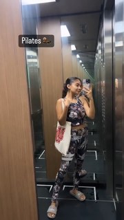 Anushka Sen feet photo thumbnail