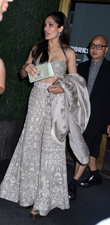 Freida Pinto feet photo thumbnail