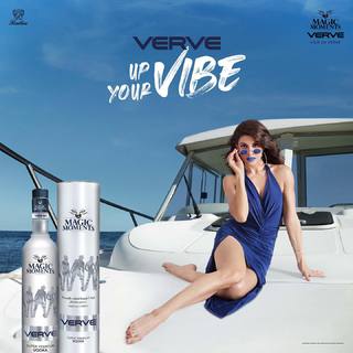 Jacqueline Fernandez feet photo thumbnail