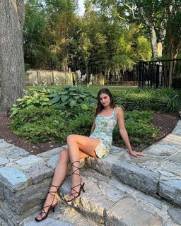 Taylor Hill feet photo thumbnail