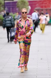 Amanda Holden feet photo thumbnail