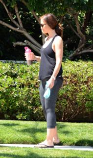 Minka Kelly feet photo thumbnail