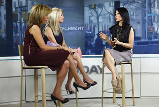 Lucy Liu feet photo thumbnail
