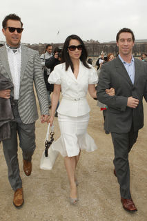Lucy Liu feet photo thumbnail