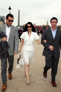 Lucy Liu feet photo thumbnail