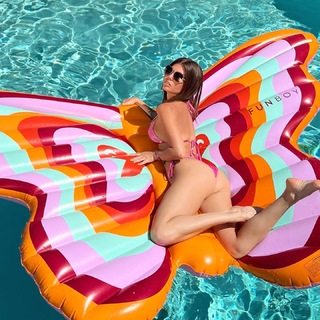 Chanel West Coast feet photo thumbnail