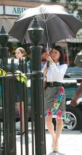 Lucy Liu feet photo thumbnail