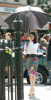 Lucy Liu feet photo thumbnail
