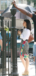 Lucy Liu feet photo thumbnail