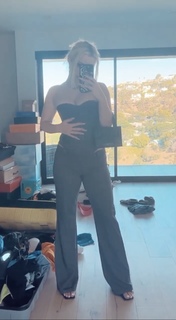 Tana Mongeau feet photo thumbnail