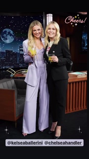 Kelsea Ballerini feet photo thumbnail
