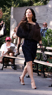 Lucy Liu feet photo thumbnail