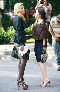 Lucy Liu feet photo thumbnail