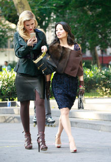 Lucy Liu feet photo thumbnail