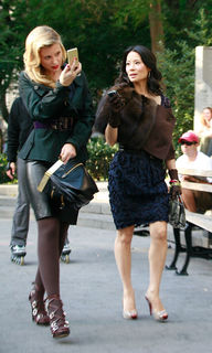 Lucy Liu feet photo thumbnail