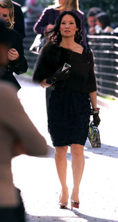Lucy Liu feet photo thumbnail