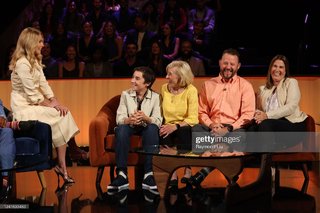 Kelly Ripa feet photo thumbnail