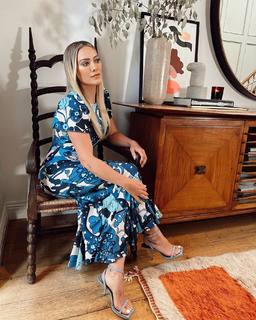 Hilary Duff feet photo thumbnail