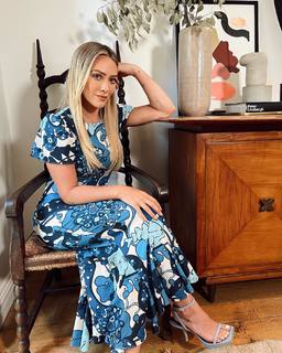 Hilary Duff feet photo thumbnail