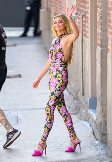 Kelsea Ballerini feet photo thumbnail