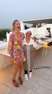 Elena Santarelli feet photo thumbnail