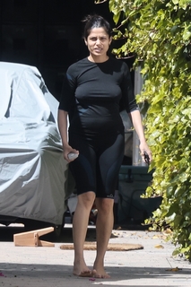 Freida Pinto feet photo thumbnail