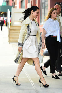 Lucy Liu feet photo thumbnail