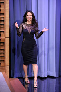 Lucy Liu feet photo thumbnail
