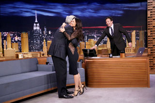 Lucy Liu feet photo thumbnail
