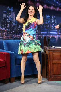 Lucy Liu feet photo thumbnail