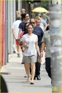 Lucy Liu feet photo thumbnail