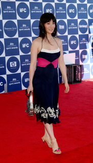 Lucy Liu feet photo thumbnail