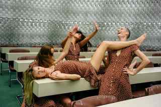 Angèle feet photo 1