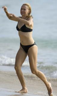 Naomi Watts feet photo thumbnail