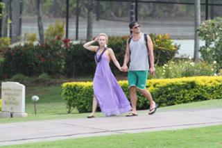 Hayden Panettiere feet photo thumbnail