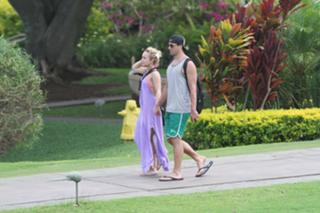 Hayden Panettiere feet photo thumbnail