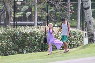 Hayden Panettiere feet photo thumbnail