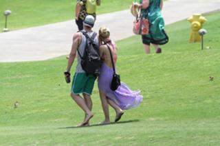 Hayden Panettiere feet photo thumbnail