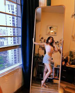 Anushka Sen feet photo thumbnail